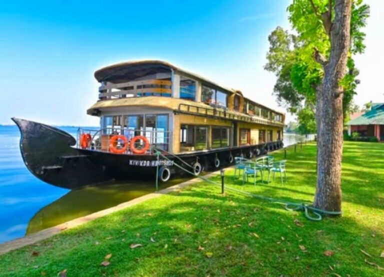 Alleppey Houseboat Stay